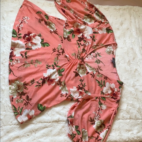 Pink Floral top - Picture 2 of 5